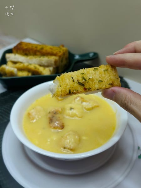 《美食》 蛋就醬時尚輕食｜垂涎含淚香蒜奶油金磚 外酥內嫩 香