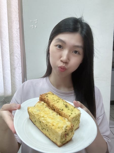《美食》 蛋就醬時尚輕食｜垂涎含淚香蒜奶油金磚 外酥內嫩 香