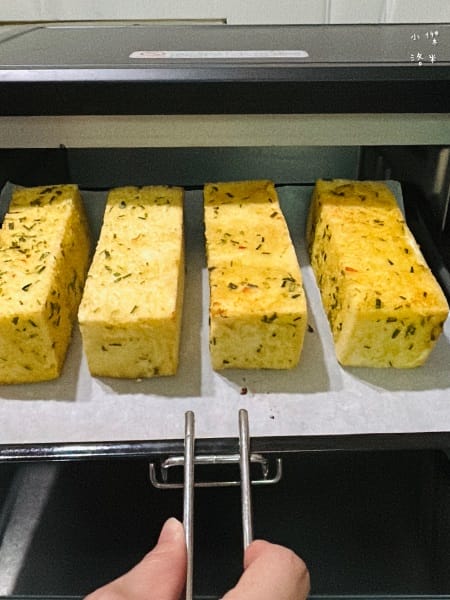 《美食》 蛋就醬時尚輕食｜垂涎含淚香蒜奶油金磚 外酥內嫩 香