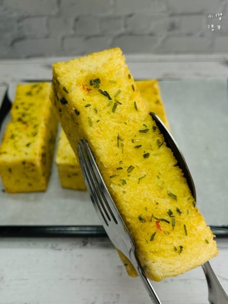 《美食》 蛋就醬時尚輕食｜垂涎含淚香蒜奶油金磚 外酥內嫩 香