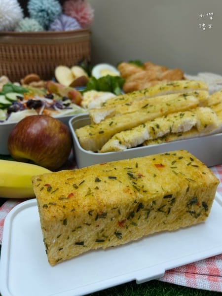 《美食》 蛋就醬時尚輕食｜垂涎含淚香蒜奶油金磚 外酥內嫩 香