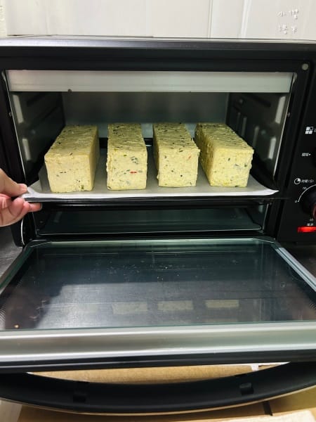 《美食》 蛋就醬時尚輕食｜垂涎含淚香蒜奶油金磚 外酥內嫩 香