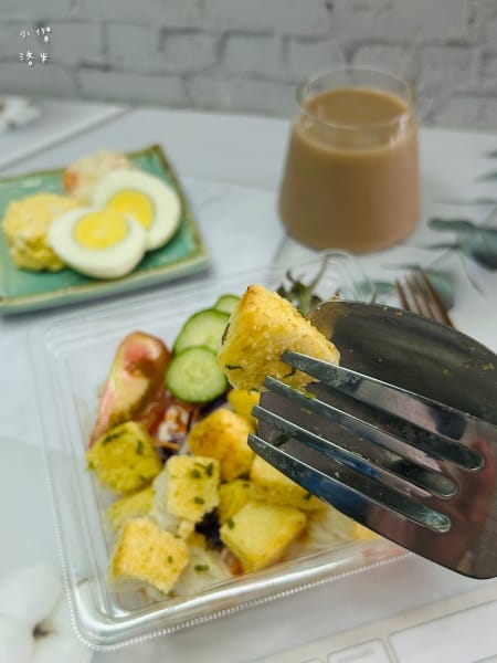 《美食》 蛋就醬時尚輕食｜垂涎含淚香蒜奶油金磚 外酥內嫩 香