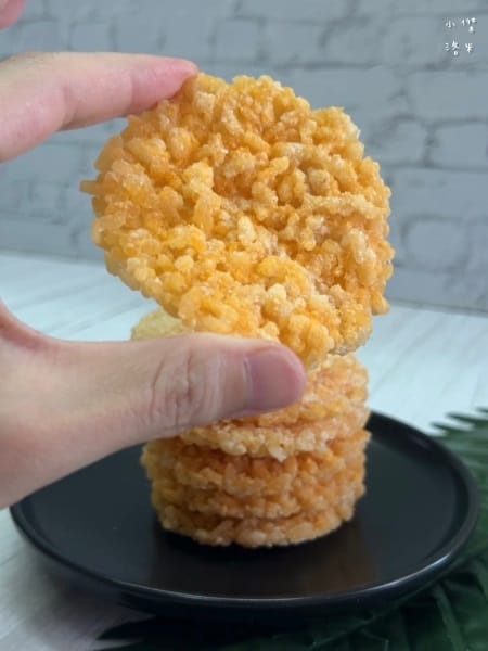 《美食》 一口鍋鍋粑脆餅｜酥脆餅乾分享 來一片米製脆餅 香到