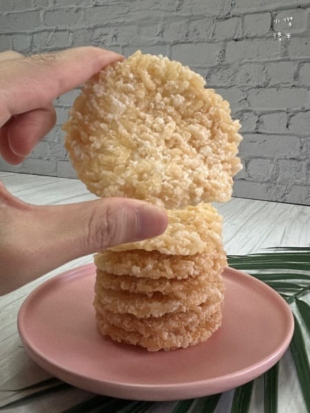 《美食》 一口鍋鍋粑脆餅｜酥脆餅乾分享 來一片米製脆餅 香到