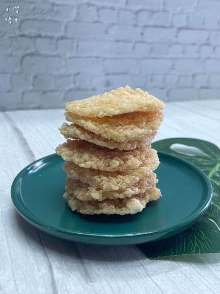 《美食》 一口鍋鍋粑脆餅｜酥脆餅乾分享 來一片米製脆餅 香到