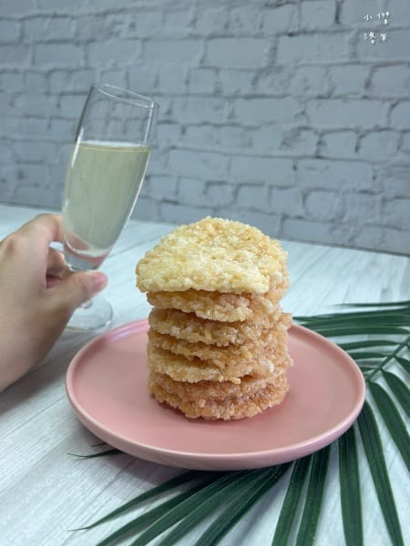《美食》 一口鍋鍋粑脆餅｜酥脆餅乾分享 來一片米製脆餅 香到