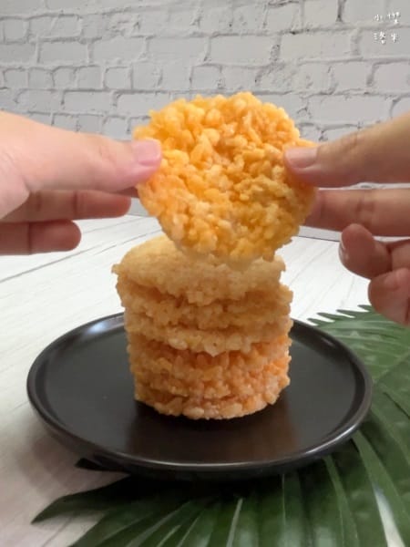 《美食》 一口鍋鍋粑脆餅｜酥脆餅乾分享 來一片米製脆餅 香到