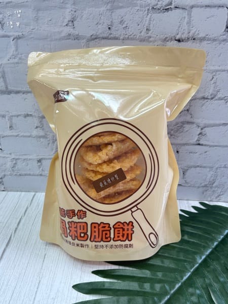 《美食》 一口鍋鍋粑脆餅｜酥脆餅乾分享 來一片米製脆餅 香到