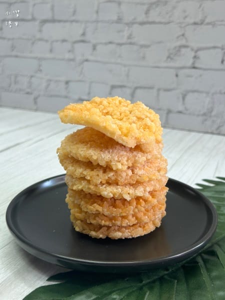 《美食》 一口鍋鍋粑脆餅｜酥脆餅乾分享 來一片米製脆餅 香到