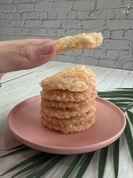 《美食》 一口鍋鍋粑脆餅｜酥脆餅乾分享 來一片米製脆餅 香到