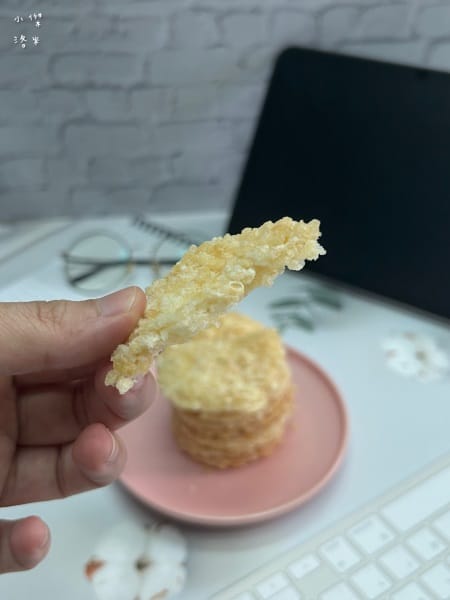 《美食》 一口鍋鍋粑脆餅｜酥脆餅乾分享 來一片米製脆餅 香到