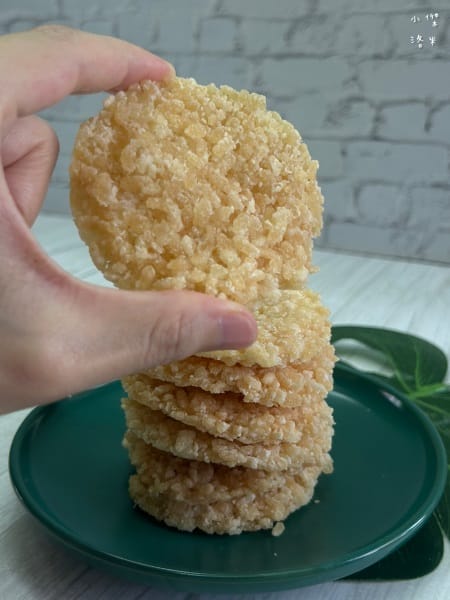 《美食》 一口鍋鍋粑脆餅｜酥脆餅乾分享 來一片米製脆餅 香到