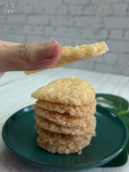《美食》 一口鍋鍋粑脆餅｜酥脆餅乾分享 來一片米製脆餅 香到