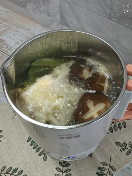 《廚具》 大家源雙電壓便攜料理鍋｜簡易小廚房到旅遊行李箱，媽