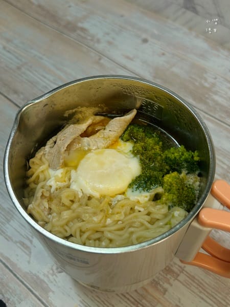 《廚具》 大家源雙電壓便攜料理鍋｜簡易小廚房到旅遊行李箱，媽