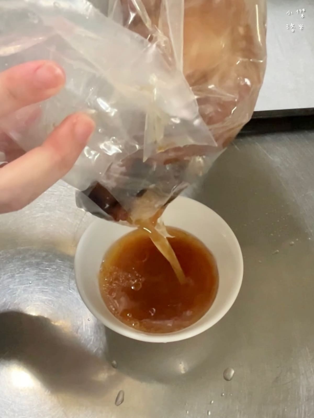 《宅配美食》大甲王記滷味宅配年菜推薦|干貝三味米糕 干貝海鮮羹 茶香桶仔雞 媳婦救星神隊友 - 第35張圖 《宅配美食》大甲王記滷味宅配年菜推薦|干貝三味米糕 干貝海鮮羹 茶香桶仔雞 媳婦救星神隊友