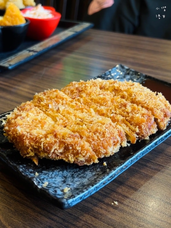 《美食》新丼|超殺優惠 不好吃賠一百 起司瀑布 超厚豬排吃不膩 台北丼飯推薦 2026中山站美食 - 第26張圖 《美食》新丼|超殺優惠 不好吃賠一百 起司瀑布 超厚豬排吃不膩 台北丼飯推薦 2026中山站美食