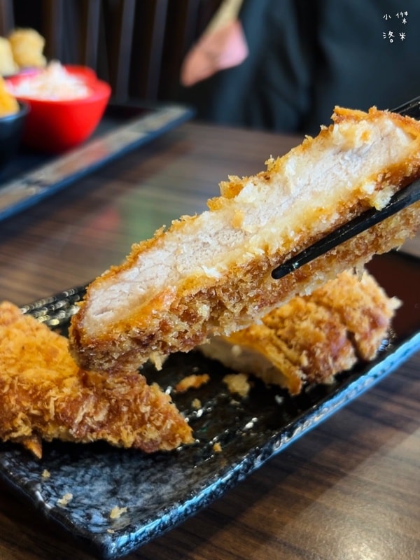 《美食》新丼|超殺優惠 不好吃賠一百 起司瀑布 超厚豬排吃不膩 台北丼飯推薦 2026中山站美食 - 第27張圖 《美食》新丼|超殺優惠 不好吃賠一百 起司瀑布 超厚豬排吃不膩 台北丼飯推薦 2026中山站美食