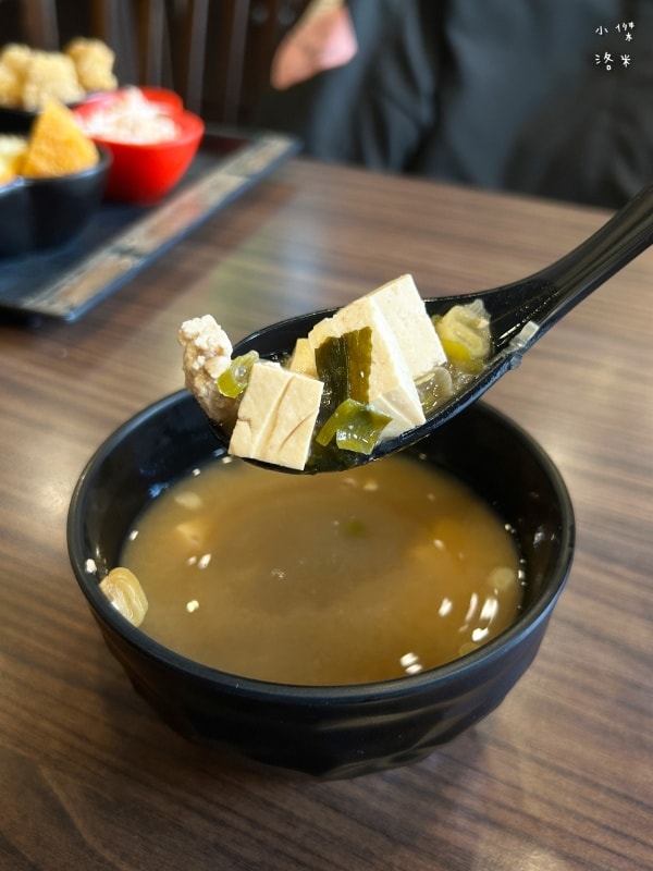 《美食》新丼|超殺優惠 不好吃賠一百 起司瀑布 超厚豬排吃不膩 台北丼飯推薦 2026中山站美食 - 第23張圖 《美食》新丼|超殺優惠 不好吃賠一百 起司瀑布 超厚豬排吃不膩 台北丼飯推薦 2026中山站美食