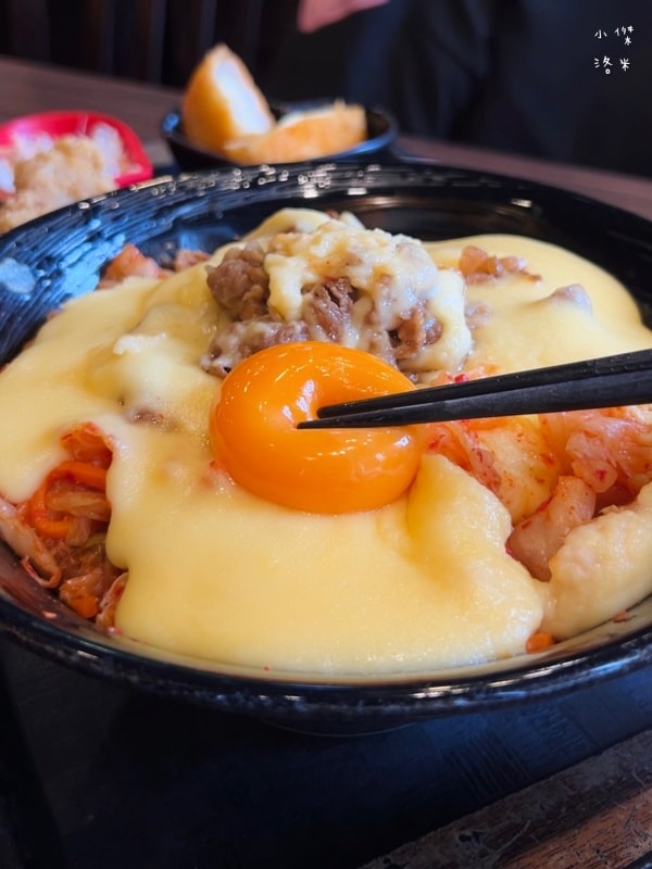 《美食》新丼|超殺優惠 不好吃賠一百 起司瀑布 超厚豬排吃不膩 台北丼飯推薦 2026中山站美食 - 第16張圖 《美食》新丼|超殺優惠 不好吃賠一百 起司瀑布 超厚豬排吃不膩 台北丼飯推薦 2026中山站美食