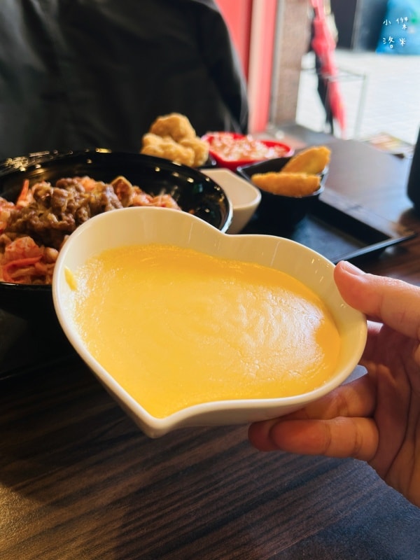 《美食》新丼|超殺優惠 不好吃賠一百 起司瀑布 超厚豬排吃不膩 台北丼飯推薦 2026中山站美食 - 第10張圖 《美食》新丼|超殺優惠 不好吃賠一百 起司瀑布 超厚豬排吃不膩 台北丼飯推薦 2026中山站美食