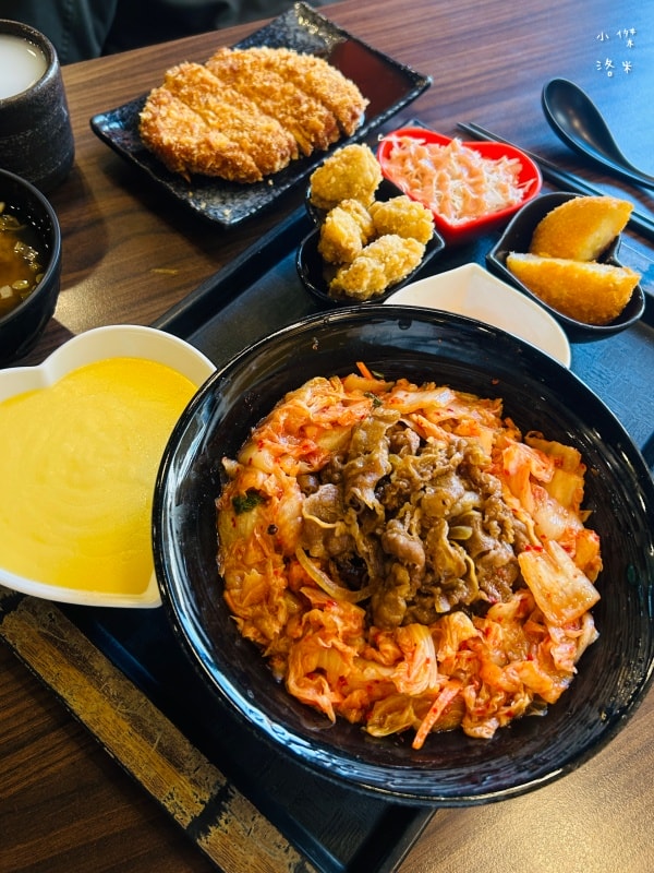 《美食》新丼|超殺優惠 不好吃賠一百 起司瀑布 超厚豬排吃不膩 台北丼飯推薦 2026中山站美食 - 第9張圖 《美食》新丼|超殺優惠 不好吃賠一百 起司瀑布 超厚豬排吃不膩 台北丼飯推薦 2026中山站美食