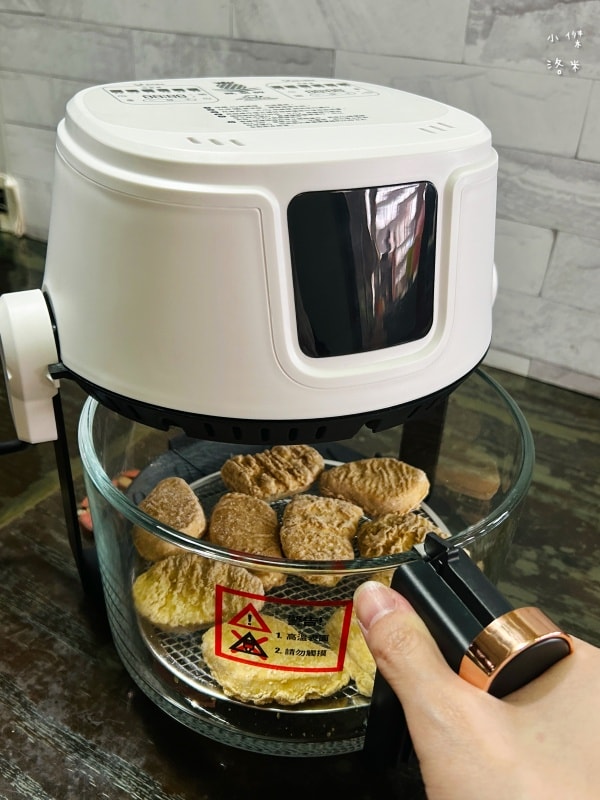《廚房家電》鳳梨牌Kingpro開箱料理|鳳梨牌多功能翻轉鍋好用嗎?三合一氣炸煎煮翻轉鍋 小家電輕鬆料理鍋推薦 - 第14張圖 《廚房家電》鳳梨牌Kingpro開箱料理|鳳梨牌多功能翻轉鍋好用嗎?三合一氣炸煎煮翻轉鍋 小家電輕鬆料理鍋推薦