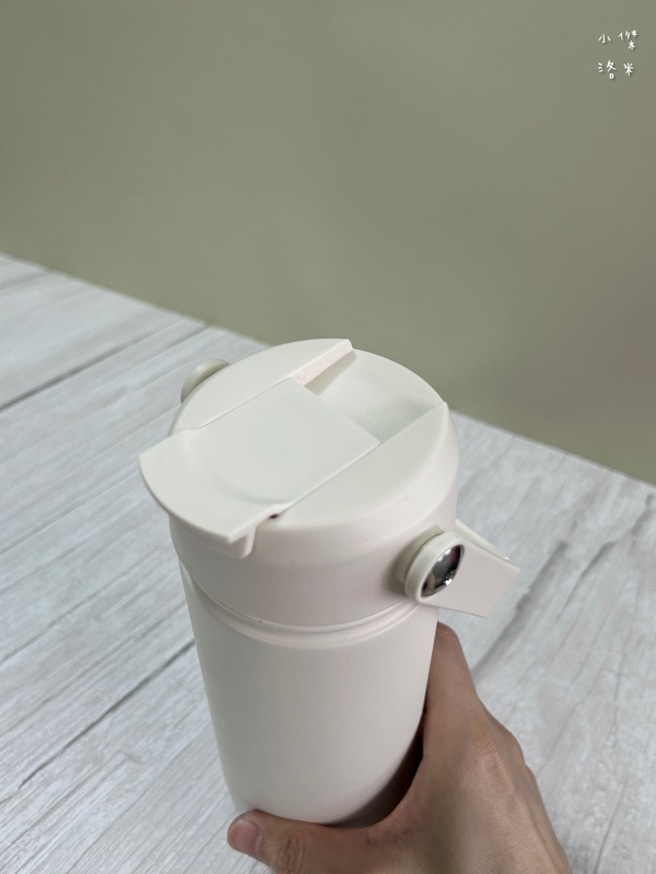 《生活》mo select 雙蓋陶瓷保溫杯太方便｜大容量環保杯推薦 日常冷熱飲一杯搞定分享