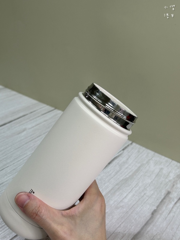 《生活》mo select 雙蓋陶瓷保溫杯太方便｜大容量環保杯推薦 日常冷熱飲一杯搞定分享