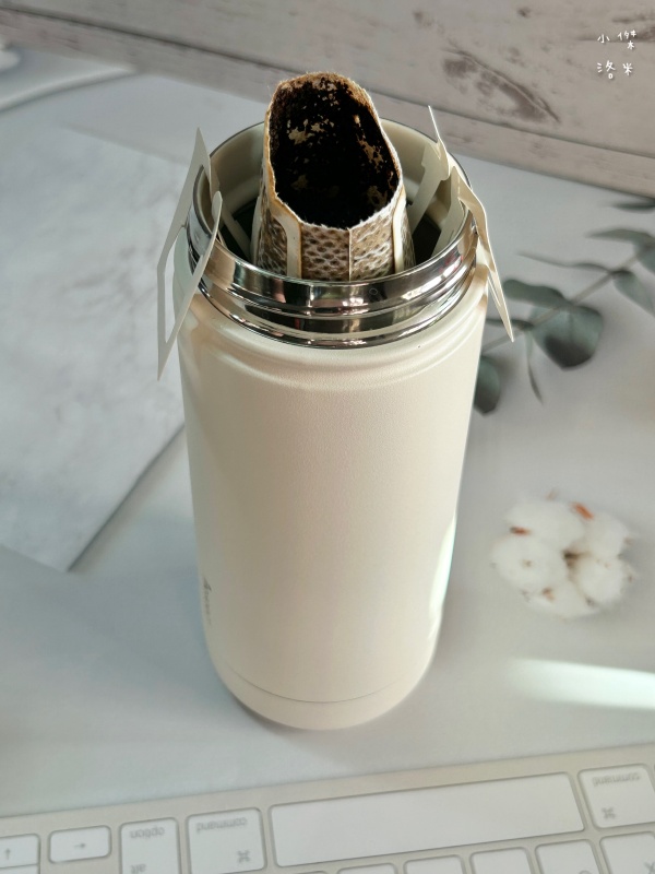 《生活》mo select 雙蓋陶瓷保溫杯太方便｜大容量環保杯推薦 日常冷熱飲一杯搞定分享