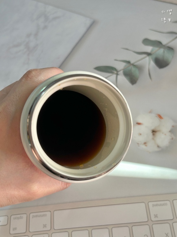 《生活》mo select 雙蓋陶瓷保溫杯太方便｜大容量環保杯推薦 日常冷熱飲一杯搞定分享